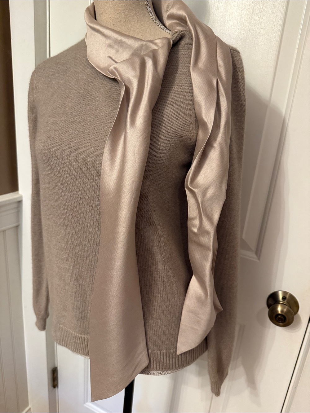 TORY BURCH SWEATER CREWNECK TAN WITH SILK SCARF LONG SLEEVE SIZE S - Picture 4 of 14